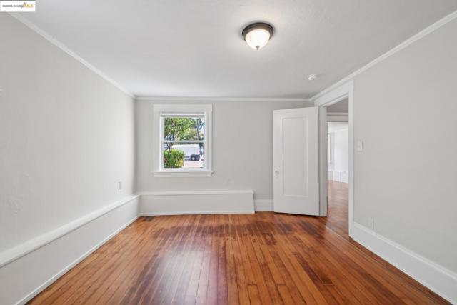 3116 Harrison St, Oakland CA: https://media.crmls.org/mediaz/28145d77-7d1d-433a-b210-57a3e2564490.jpg