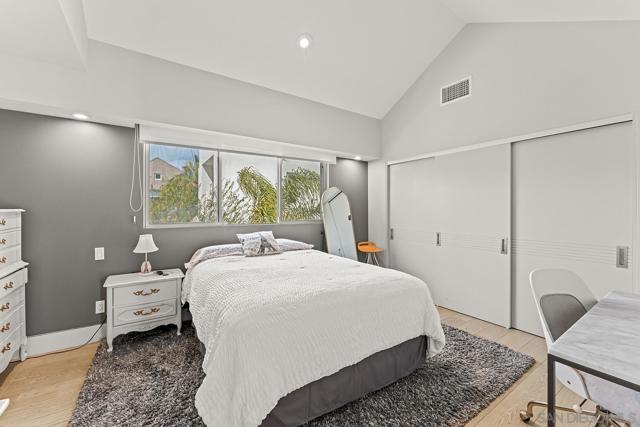 5 Spinnaker Way, Coronado CA: https://media.crmls.org/mediaz/28147edd-9b8f-4d39-96c0-6e0c0d3055dd.jpg