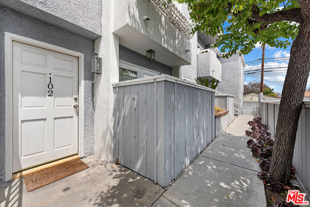 2638 S Barrington Avenue, Los Angeles CA: https://media.crmls.org/mediaz/281592d5-9351-4ee3-8e41-f3a69a2723b4.jpg