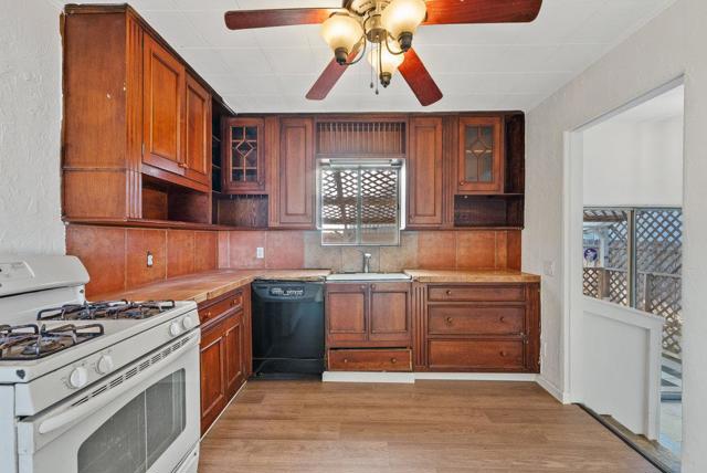 10 Emme Street, Freedom CA: https://media.crmls.org/mediaz/2816a7ad-b3a6-4636-a164-9b93ad072140.jpg
