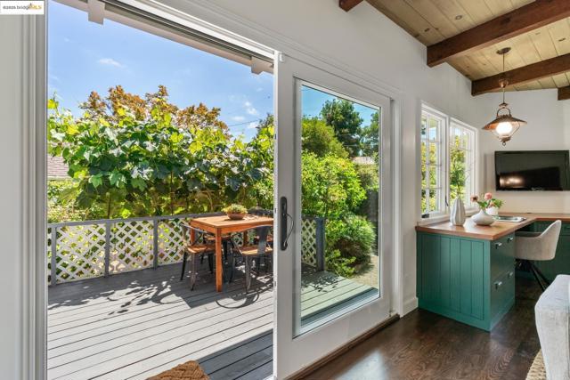5550 Snake Road, Oakland CA: https://media.crmls.org/mediaz/2816dc26-5fbd-4fe6-8138-8bfe3a5813ab.jpg