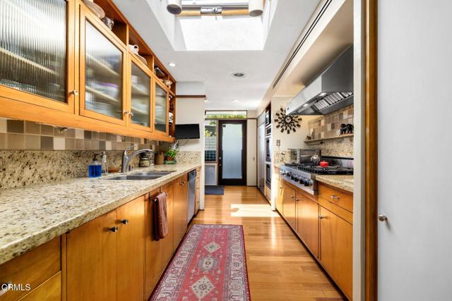 4639 El Camino Corto, La Canada Flintridge CA: https://media.crmls.org/mediaz/28171c08-ceb9-45b9-b35a-d77060a93338.jpg