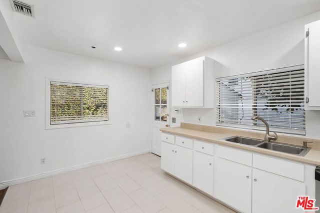 934 N La Jolla Avenue, West Hollywood CA: https://media.crmls.org/mediaz/281731fb-41e2-4031-9efd-a1bce41b261b.jpg