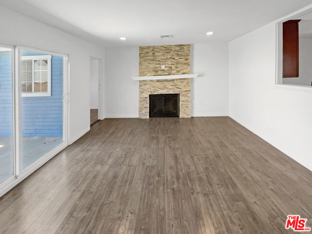 2294 Caldwell Avenue photo 4