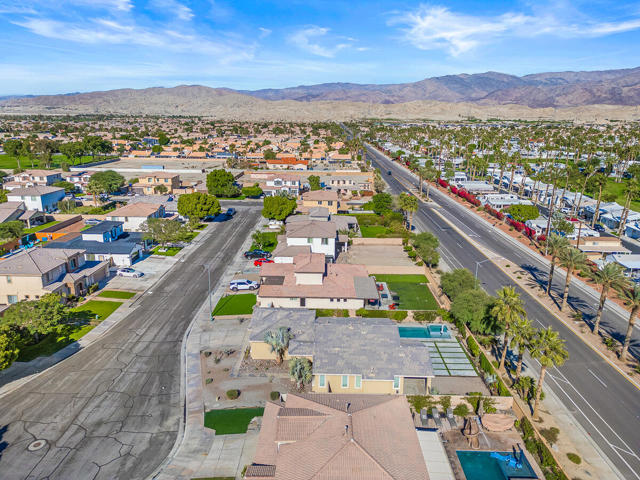 43820 Cape Cod Court, Indio CA: https://media.crmls.org/mediaz/2817c311-8150-43b2-ae37-bf094f6587ef.jpg