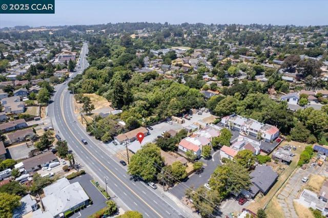 4825 San Pablo Dam Rd, El Sobrante CA: https://media.crmls.org/mediaz/28180b63-799b-42ef-8b74-ad69e485d47f.jpg