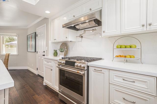 3868 Orion Ct, Pleasanton CA: https://media.crmls.org/mediaz/28182fc7-156f-442d-8da4-7813861e8a79.jpg