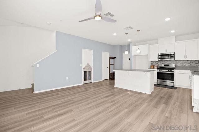 347 Sweet Pl, Fallbrook CA: https://media.crmls.org/mediaz/28183ce7-fe8c-49eb-9bf0-270d3ea5e5fc.jpg