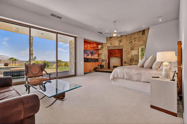 9 Rockcrest, Rancho Mirage CA: https://media.crmls.org/mediaz/2819d773-bba8-4347-8615-30294a859b39.jpg