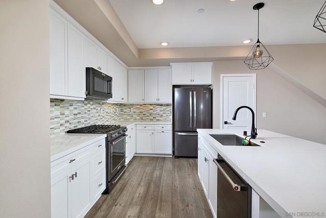 2921 Via Alta Pl, San Diego CA: https://media.crmls.org/mediaz/2819e660-da0b-42d5-89c4-e54f698d2c79.jpg