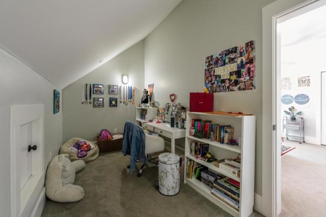 10555 Watsonville Road, Gilroy CA: https://media.crmls.org/mediaz/281ab7cb-3869-4e06-b5c6-0ee7c33a811b.jpg