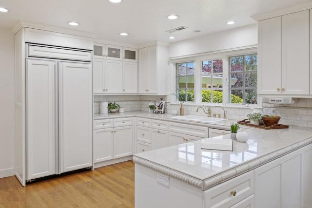1435 Highland View Court, Los Altos CA: https://media.crmls.org/mediaz/281afa87-c318-4762-b0d9-45d6a5b7f2ff.jpg