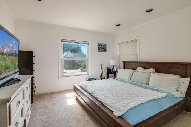 700 Howard Avenue, Burlingame CA: https://media.crmls.org/mediaz/281b3ab1-9210-4e7e-abd0-bee27b1d04b3.jpg