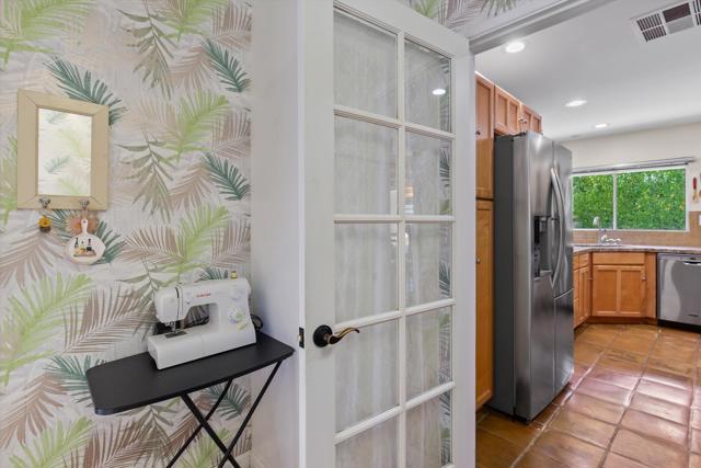 1387 E Verbena Drive, Palm Springs CA: https://media.crmls.org/mediaz/281b81e7-bddf-4e84-86b4-507ce46ba27f.jpg