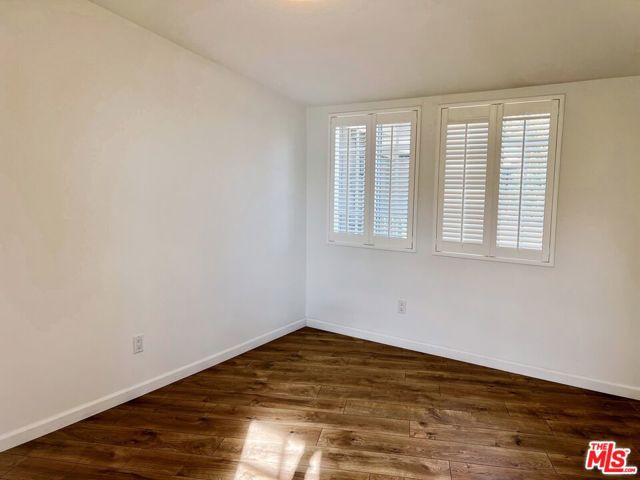 27500 Pacific Coast Highway, Malibu CA: https://media.crmls.org/mediaz/281b8cdf-f074-4c1f-b849-807dd14a1d9f.jpg