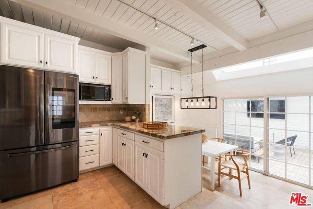 3011 Clune Avenue, Venice CA: https://media.crmls.org/mediaz/281bfc8f-8143-4809-89b8-8ba0def39450.jpg