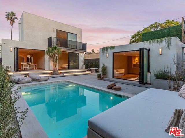 309 N Arden Boulevard, Los Angeles CA: https://media.crmls.org/mediaz/281bfdf4-756f-43a0-9f44-08331a51ee77.jpg