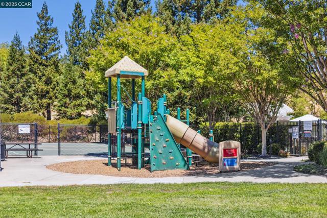 24 Volterra Ct, Danville CA: https://media.crmls.org/mediaz/281c394c-383b-442c-8cdc-cde62aced47d.jpg
