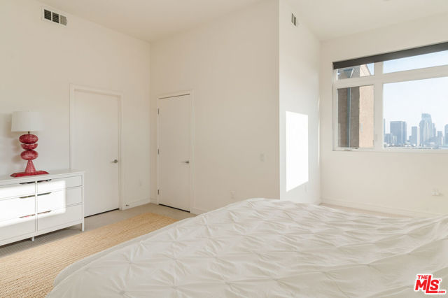 1124 W Panorama Way, Los Angeles CA: https://media.crmls.org/mediaz/281c42b1-7444-4b71-89bf-571e8dc7fb4c.jpg