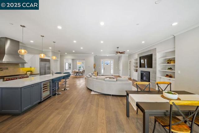 100 Alderwood Rd, Walnut Creek CA: https://media.crmls.org/mediaz/281d0190-2f32-4670-8465-777a338c909f.jpg