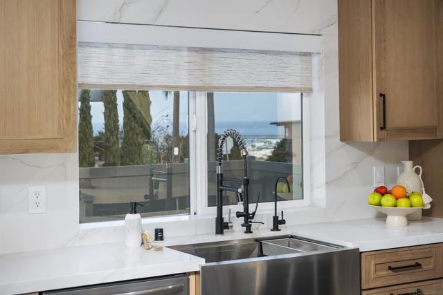 Image 19 of 75 For 4593 Coronado Ave