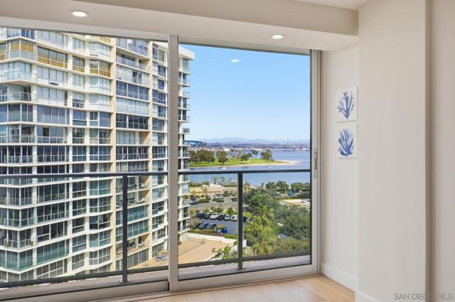 1760 Avenida Del Mundo, Coronado CA: https://media.crmls.org/mediaz/281d6e89-9740-41a4-aa6f-042bc8bdf284.jpg