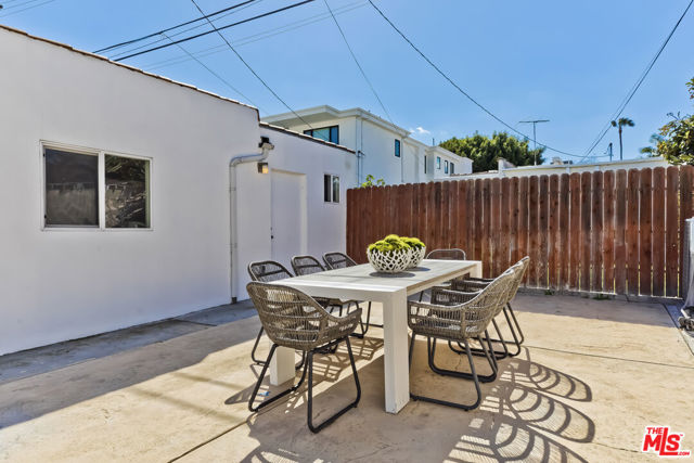 1471 S Crest Drive, Los Angeles CA: https://media.crmls.org/mediaz/281dc8c8-eb44-4df3-8282-a6162a1faa7f.jpg