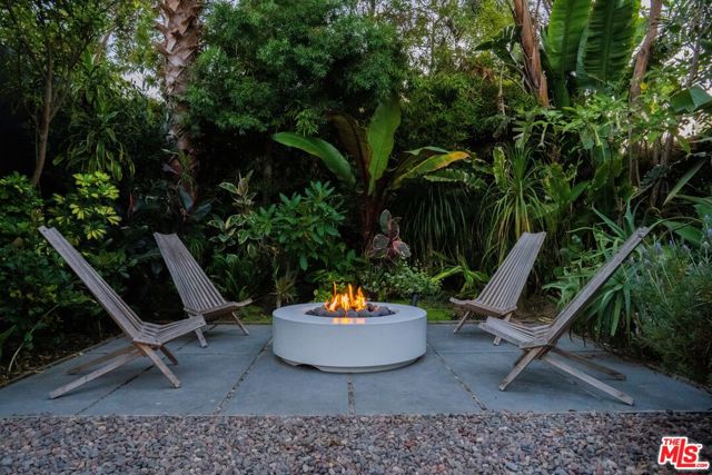 217 7th Avenue, Venice CA: https://media.crmls.org/mediaz/281dea5c-4515-40d3-a02c-ed3d02394afd.jpg