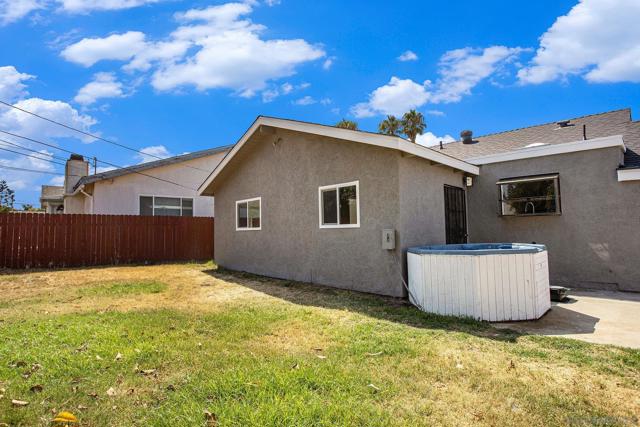 634 Spruce Ave, Imperial Beach CA: https://media.crmls.org/mediaz/281e0a86-129f-4c0c-b384-aff11f0f6497.jpg