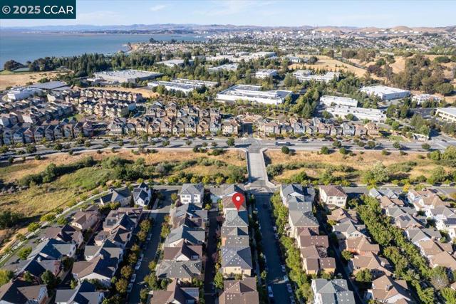2201 Tsushima St, Hercules CA: https://media.crmls.org/mediaz/281e2d1b-ba7a-4f7a-a0e0-32e10edd5c18.jpg