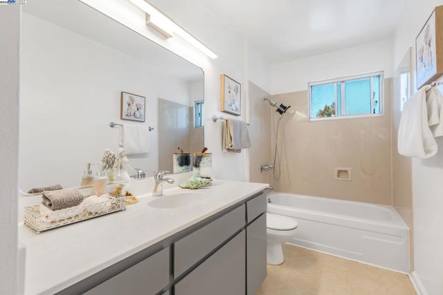 1233 Broadway, Alameda CA: https://media.crmls.org/mediaz/281e3f41-bc3c-4dc4-a9ea-ddee5ae7b8d4.jpg
