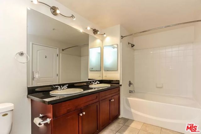 629 Traction Avenue, Los Angeles CA: https://media.crmls.org/mediaz/281e7c68-1daa-4d36-bade-dce5c53b98a1.jpg