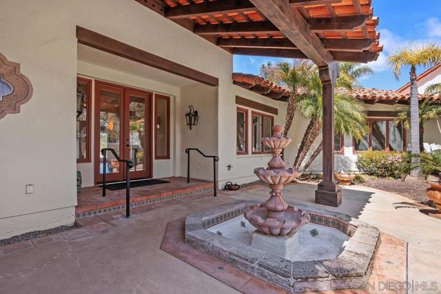 528 Flores de Oro, Rancho Santa Fe CA: https://media.crmls.org/mediaz/281f1380-e254-4692-a02c-14de02ba3f8e.jpg