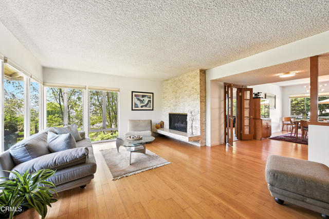 Detail Gallery Image 9 of 41 For 633 Camino Roberto, Thousand Oaks,  CA 91360 - 4 Beds | 2/1 Baths