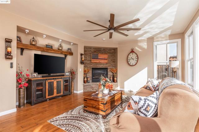 3438 Keystone Loop, Discovery Bay CA: https://media.crmls.org/mediaz/281f7788-32f1-4ace-8346-5ff65a926800.jpg