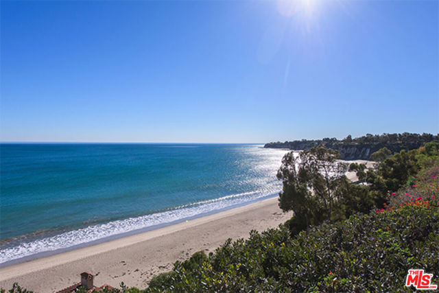 28028 SEA LANE Drive, Malibu CA: https://media.crmls.org/mediaz/281fe63a-bbc3-40c4-ba4a-02f8b7185a5e.jpg