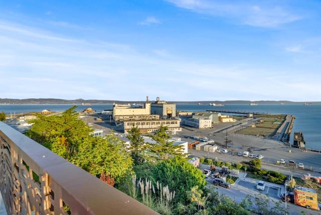 10 Innes Court, San Francisco CA: https://media.crmls.org/mediaz/28202df7-20e8-4703-9246-adcfae5a02b8.jpg