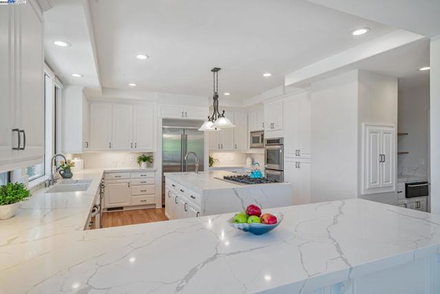 530 Oakshire Pl, Alamo CA: https://media.crmls.org/mediaz/28202f0b-c622-4080-87b5-20e12fc94358.jpg