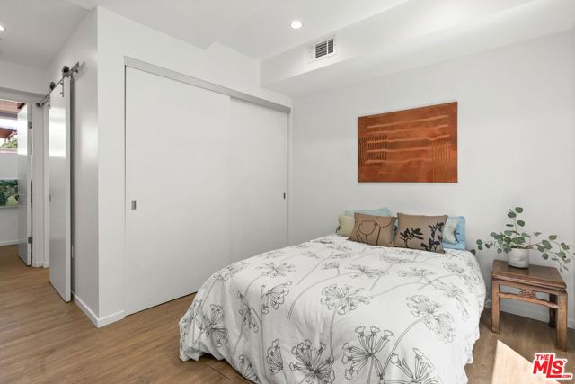 1244 14th Street, Santa Monica CA: https://media.crmls.org/mediaz/28205b88-9c48-446c-b007-40e7d0fce59e.jpg