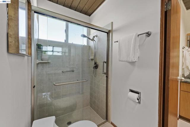 5354 Greenridge Rd, Castro Valley CA: https://media.crmls.org/mediaz/2820b5d9-315b-494a-ba84-55018898ad2d.jpg