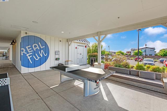 2222 Davie Pl, Tracy CA: https://media.crmls.org/mediaz/2820fca2-d30e-4932-b435-c1ef71d687b9.jpg