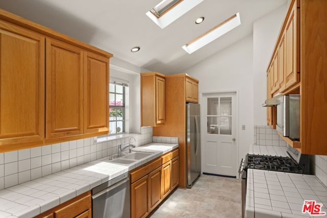 2534 Wellesley Avenue, Los Angeles CA: https://media.crmls.org/mediaz/2820ffe6-1329-4f3e-88b8-c0da3f3ad082.jpg