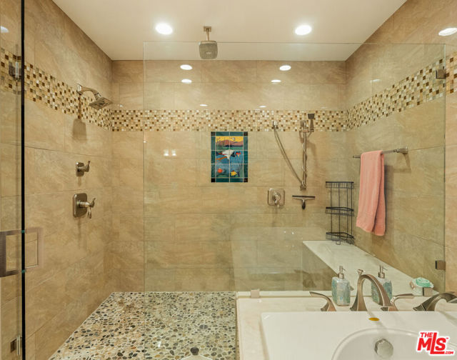 1441 Columbia Drive, Glendale CA: https://media.crmls.org/mediaz/28215b14-e956-4c4e-85ce-578d3885b417.jpg