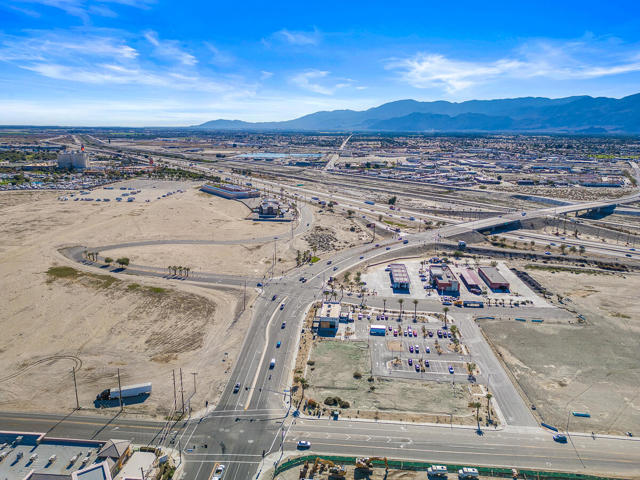 43820 Cape Cod Court, Indio CA: https://media.crmls.org/mediaz/2821a4ae-8aee-4acf-9e8b-e600e51137cd.jpg