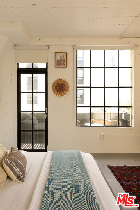 200 N San Fernando Road, Los Angeles CA: https://media.crmls.org/mediaz/28220052-a7d6-4d9e-b791-257933f3a7f9.jpg
