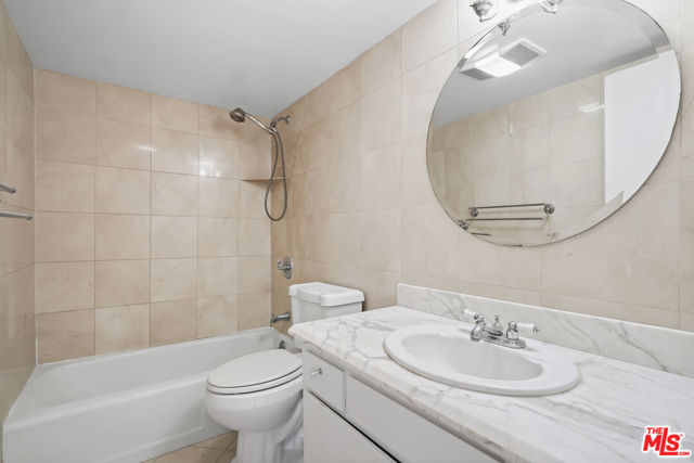 10966 Rochester Avenue, Los Angeles CA: https://media.crmls.org/mediaz/2822e0d1-c9bb-4044-9e97-7bbd19e6373e.jpg