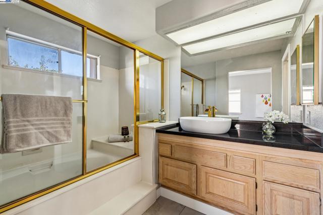 121 Jervis Bay, Alameda CA: https://media.crmls.org/mediaz/2823e943-be4a-4624-ac2d-e36c1b14bade.jpg