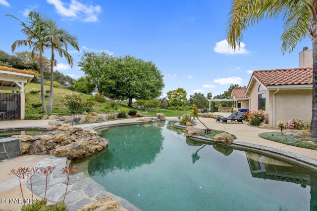 790 Spring Canyon Place, Thousand Oaks CA: https://media.crmls.org/mediaz/28245a7d-5288-4f7a-84e9-574972a2bac6.jpg
