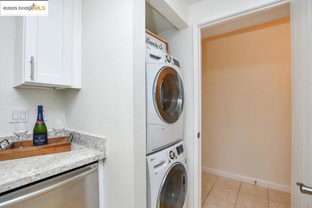 2587 Oak Rd, Walnut Creek CA: https://media.crmls.org/mediaz/2824b35a-4774-4987-81c3-d8df927406be.jpg