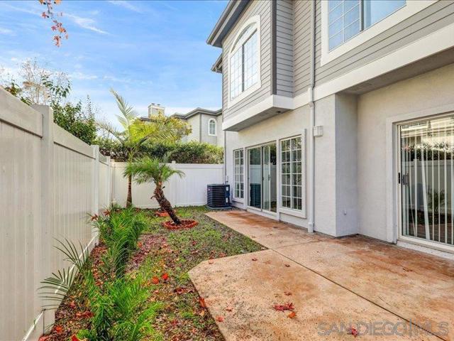 8641 Via Mallorca, La Jolla CA: https://media.crmls.org/mediaz/2824e654-7624-4e57-bb81-eb25ed07319a.jpg